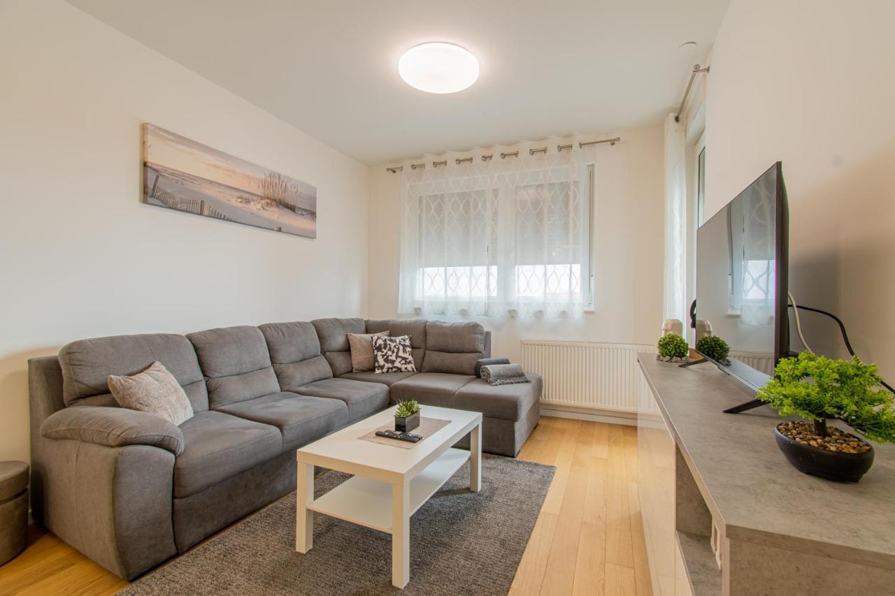 Flexible Selfcheckins 42 - Zagreb - Luxury - Garage Parking - Loggia - Brand New Appartement Buitenkant foto