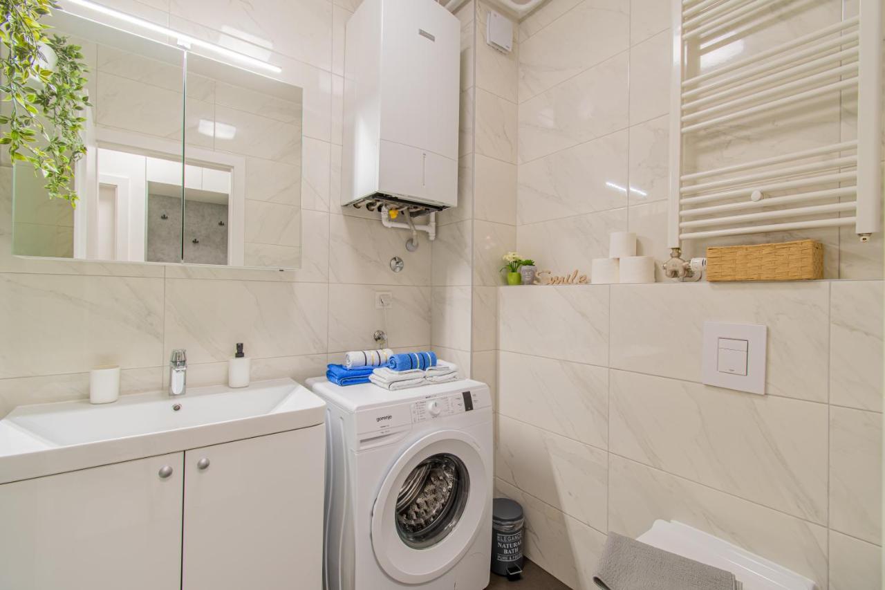 Flexible Selfcheckins 42 - Zagreb - Luxury - Garage Parking - Loggia - Brand New Appartement Buitenkant foto