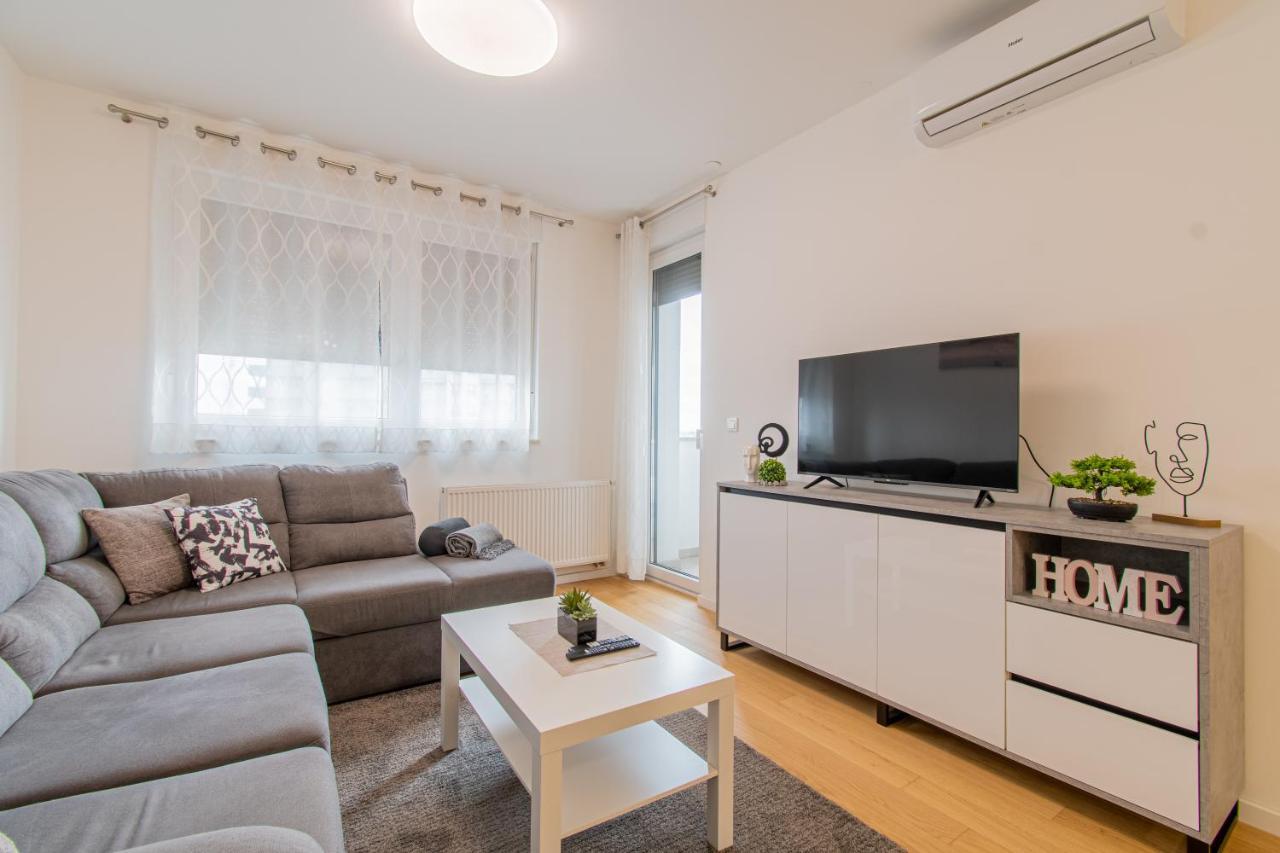 Flexible Selfcheckins 42 - Zagreb - Luxury - Garage Parking - Loggia - Brand New Appartement Buitenkant foto
