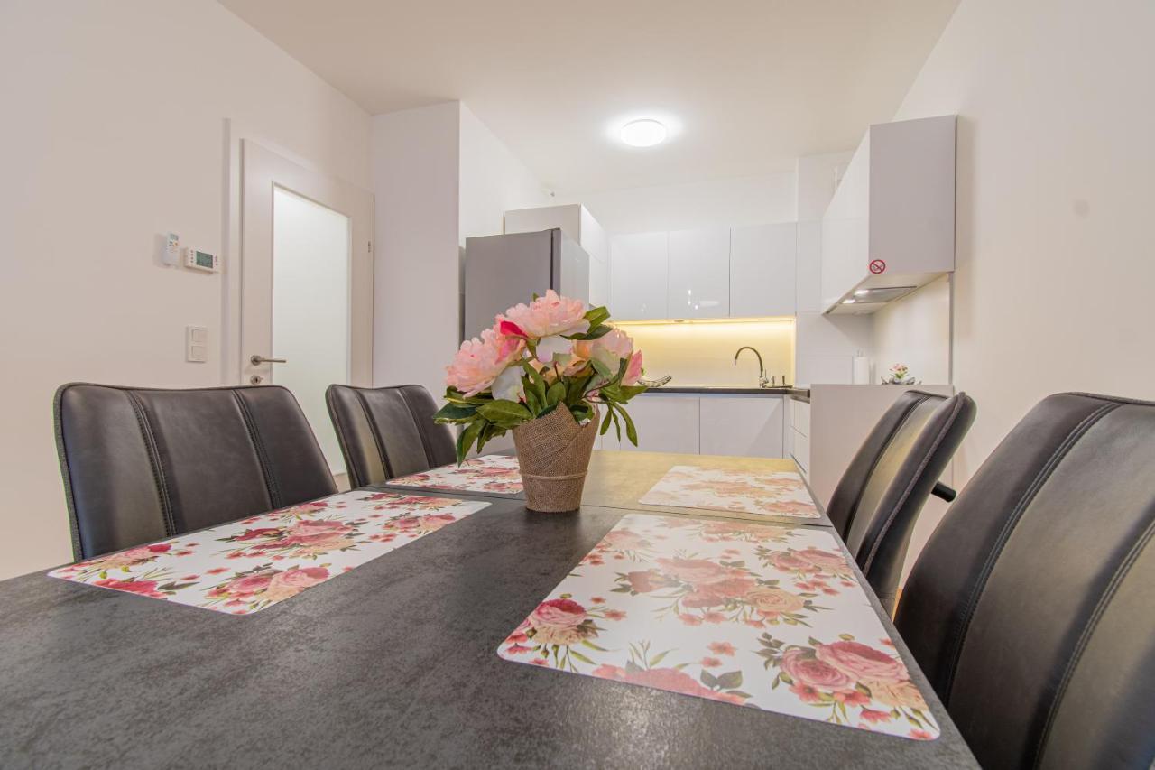 Flexible Selfcheckins 42 - Zagreb - Luxury - Garage Parking - Loggia - Brand New Appartement Buitenkant foto