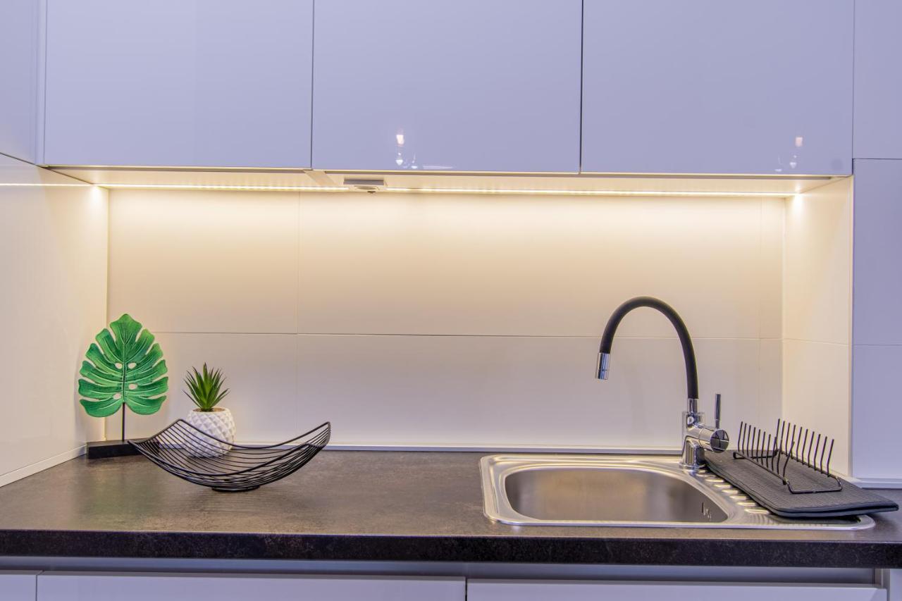 Flexible Selfcheckins 42 - Zagreb - Luxury - Garage Parking - Loggia - Brand New Appartement Buitenkant foto
